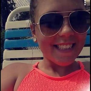 Meet your Posher, Ebony